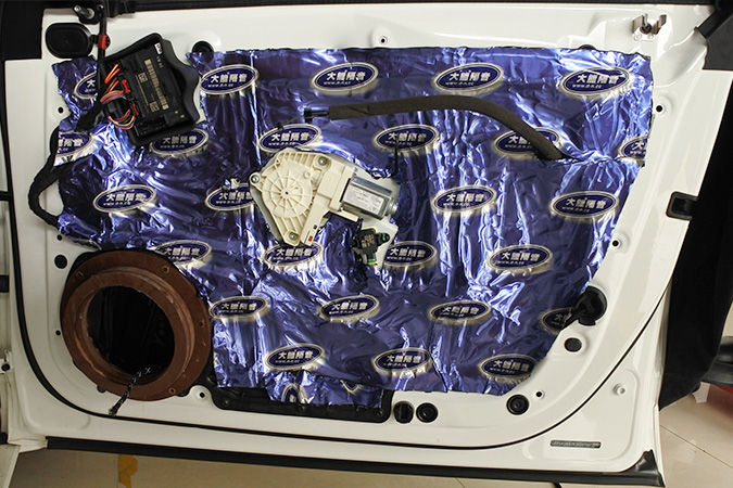 又见“手提箱” 车改坊汽车影音连锁奥迪A6L改装