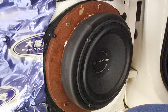 又见“手提箱” 车改坊汽车影音连锁奥迪A6L改装