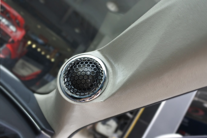 又见“手提箱” 车改坊汽车影音连锁奥迪A6L改装