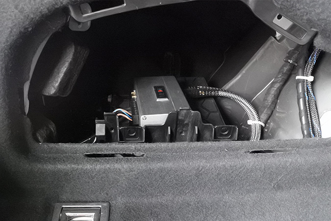 又见“手提箱” 车改坊汽车影音连锁奥迪A6L改装