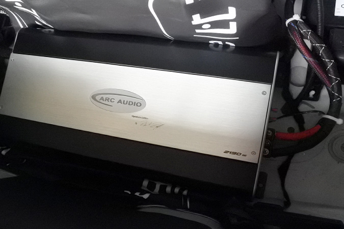 又见“手提箱” 车改坊汽车影音连锁奥迪A6L改装