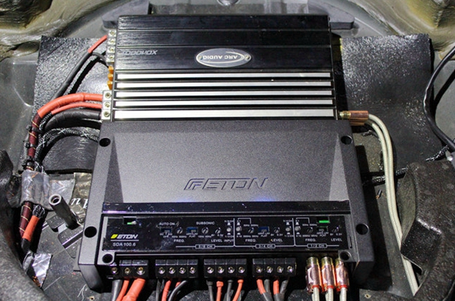 汽车音响我做主 武汉歌德大众途锐改装ETON和AR