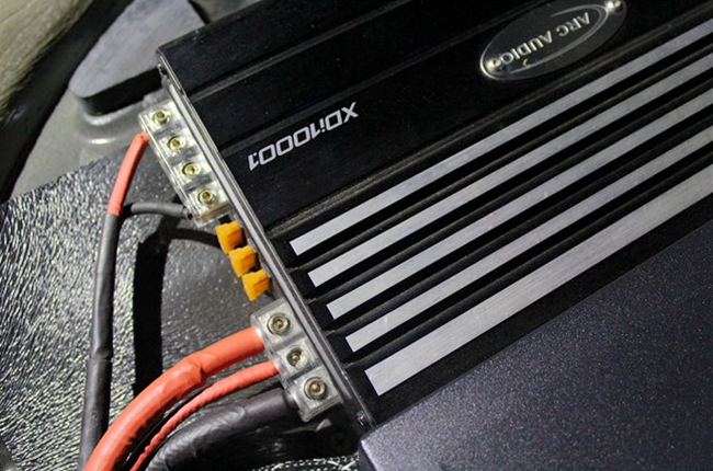 汽车音响我做主 武汉歌德大众途锐改装ETON和AR