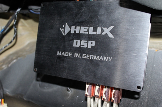 汽车音响我做主 武汉歌德大众途锐改装ETON和AR