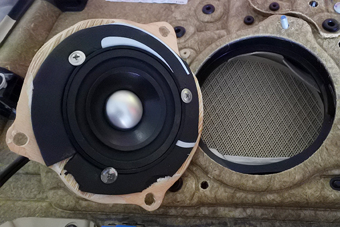 打造三分频音响系统 车改坊汽车影音连锁宝马