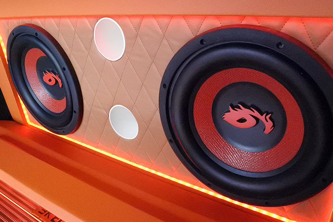 打造三分频音响系统 车改坊汽车影音连锁宝马