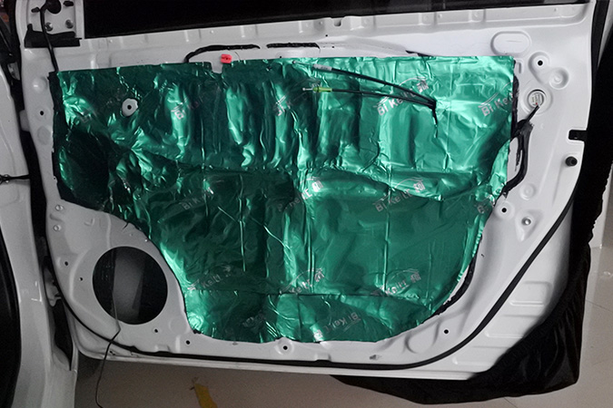 音乐层次感出来了 车改坊汽车影音连锁丰田雷凌