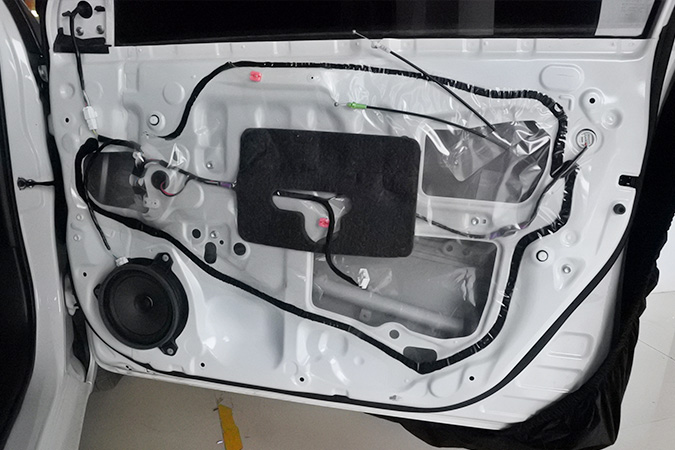 音乐层次感出来了 车改坊汽车影音连锁丰田雷凌