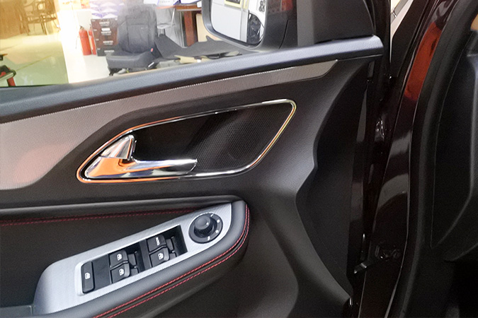 家喻户晓 车改坊汽车影音连锁宝骏560改装美国霸