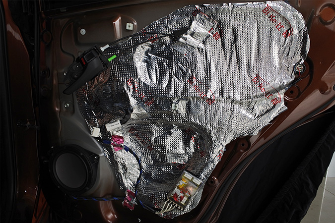 优胜劣汰 车改坊汽车影音连锁丰田RAV4改装德国