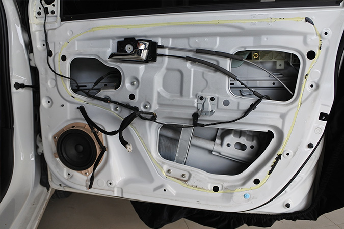 经典小炸机组合 车改坊汽车影音连锁起亚K2改装