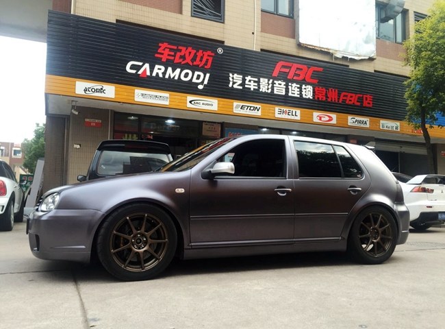 猛很重要 车改坊汽车影音连锁大众高尔夫4改装