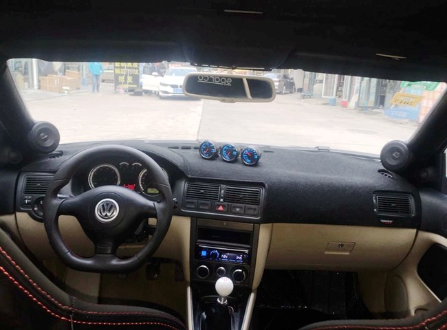 猛很重要 车改坊汽车影音连锁大众高尔夫4改装