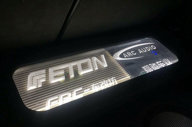 猛很重要 车改坊汽车影音连锁大众高尔夫4改装