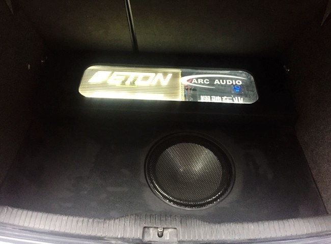 猛很重要 车改坊汽车影音连锁大众高尔夫4改装