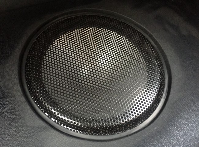 猛很重要 车改坊汽车影音连锁大众高尔夫4改装