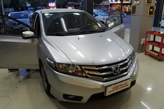 超值的音响系统 车改坊汽车影音连锁本田锋范改