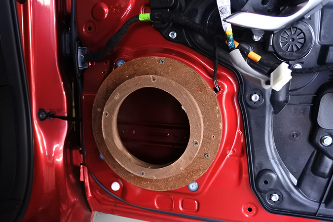 新款车也要改音响 车改坊汽车影音连锁马自达昂