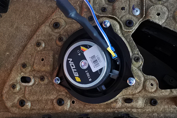 Hi-END音质无与伦比 车改坊汽车影音连锁宝马525