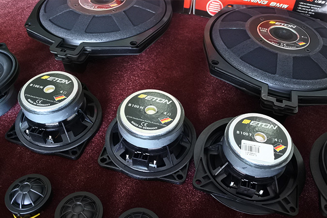 一直火下去 车改坊汽车影音连锁宝马5系无损升级