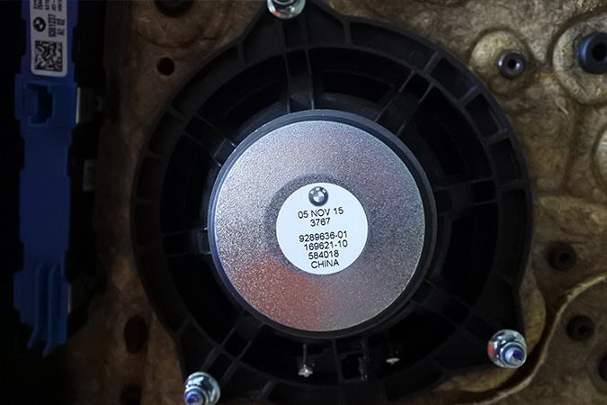 一直火下去 车改坊汽车影音连锁宝马5系无损升级