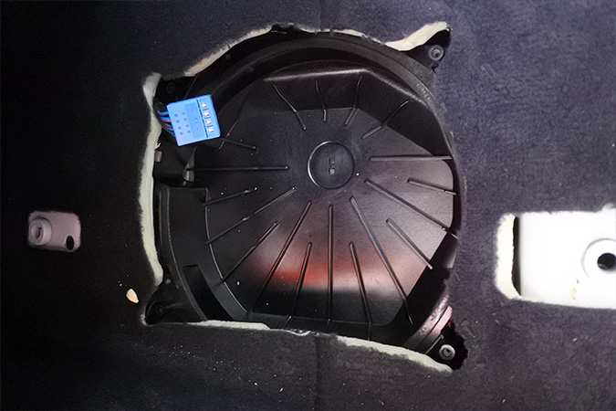 一直火下去 车改坊汽车影音连锁宝马5系无损升级