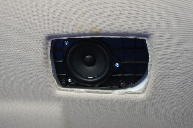 一直火下去 车改坊汽车影音连锁宝马5系无损升级