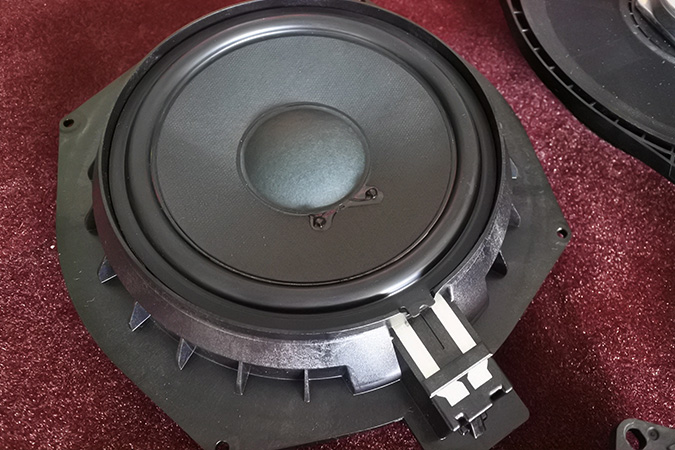 一直火下去 车改坊汽车影音连锁宝马5系无损升级