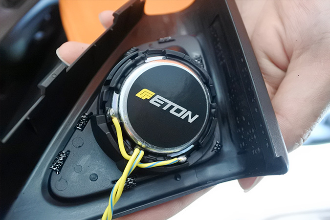 一直火下去 车改坊汽车影音连锁宝马5系无损升级