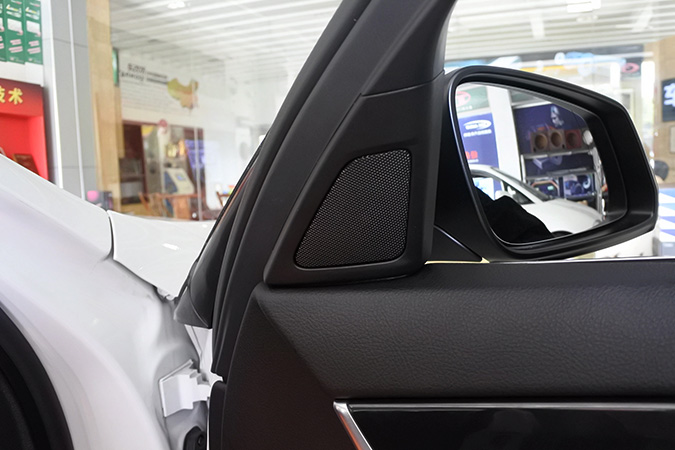 一直火下去 车改坊汽车影音连锁宝马5系无损升级