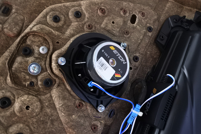 一直火下去 车改坊汽车影音连锁宝马5系无损升级