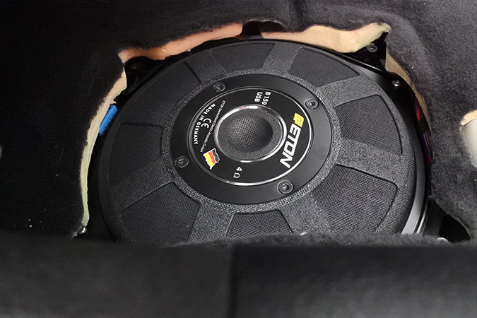 一直火下去 车改坊汽车影音连锁宝马5系无损升级