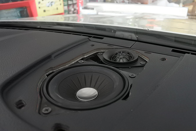 一直火下去 车改坊汽车影音连锁宝马5系无损升级