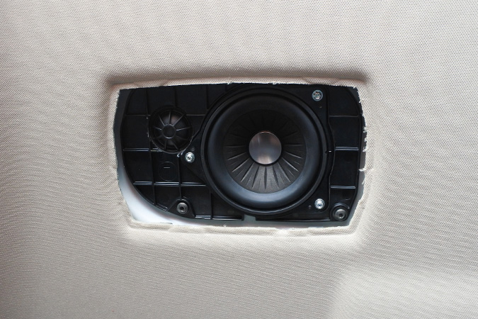 一直火下去 车改坊汽车影音连锁宝马5系无损升级