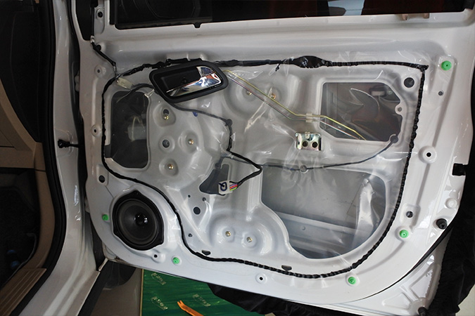 “神车”也要去梗 车改坊汽车影音连锁五菱宏光