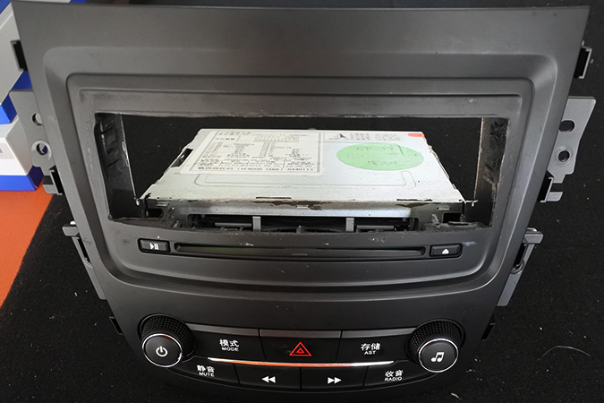 “神车”也要去梗 车改坊汽车影音连锁五菱宏光