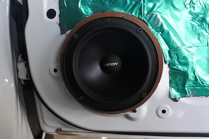 “神车”也要去梗 车改坊汽车影音连锁五菱宏光