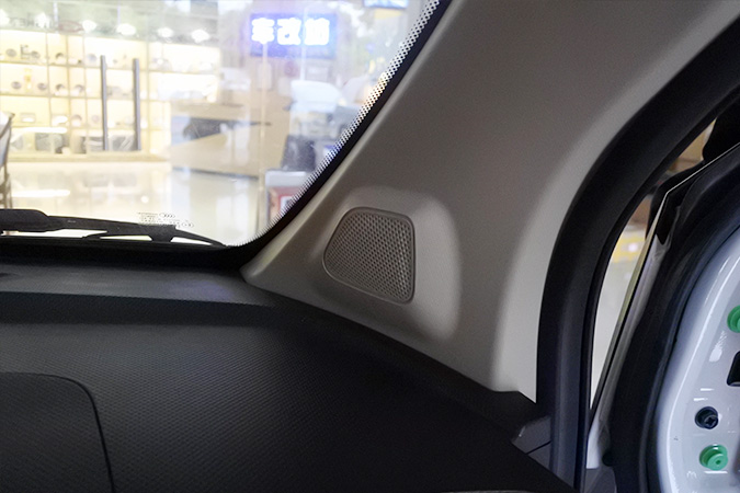 “神车”也要去梗 车改坊汽车影音连锁五菱宏光