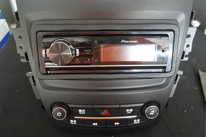 “神车”也要去梗 车改坊汽车影音连锁五菱宏光