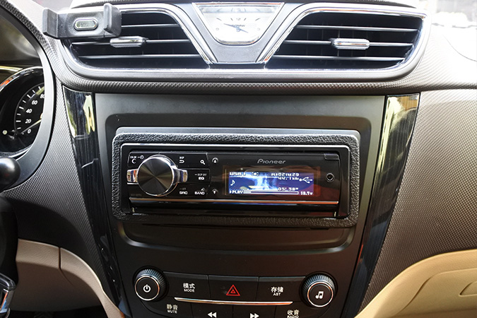 “神车”也要去梗 车改坊汽车影音连锁五菱宏光