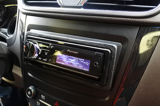 “神车”也要去梗 车改坊汽车影音连锁五菱宏光