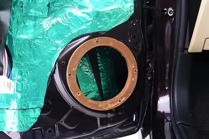 靓音自然来 车改坊汽车影音连锁丰田威驰改装美