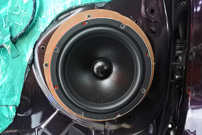 靓音自然来 车改坊汽车影音连锁丰田威驰改装美