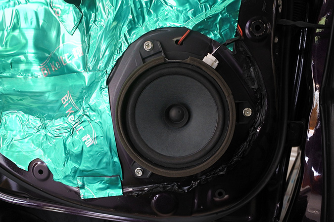 靓音自然来 车改坊汽车影音连锁丰田威驰改装美