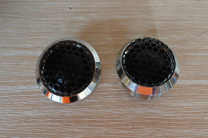 靓音自然来 车改坊汽车影音连锁丰田威驰改装美