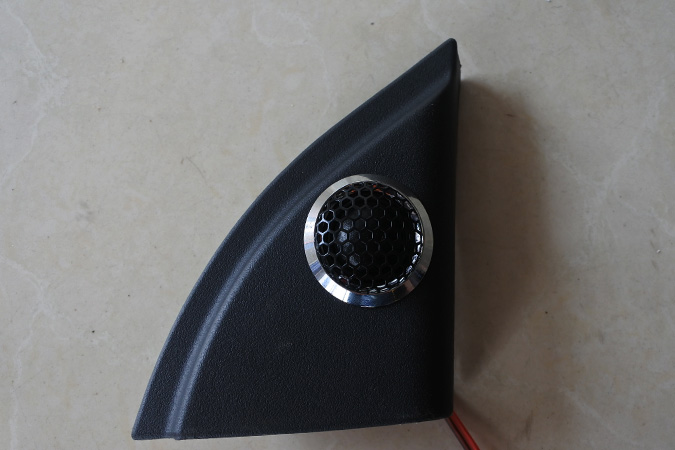 靓音自然来 车改坊汽车影音连锁丰田威驰改装美