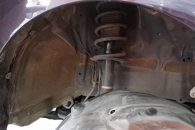 靓音自然来 车改坊汽车影音连锁丰田威驰改装美