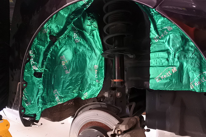 靓音自然来 车改坊汽车影音连锁丰田威驰改装美