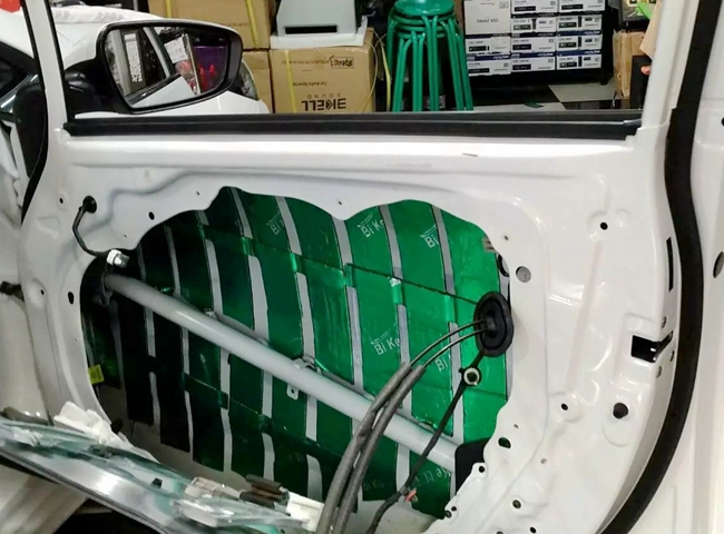 谁能打造动感音乐城？ 新疆车佳坊起亚K3改装美