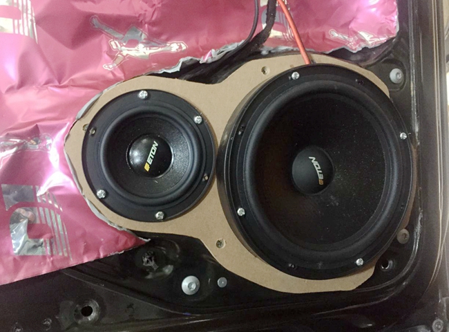 灿烂的财富 车改坊汽车影音连锁大众R36改装德国